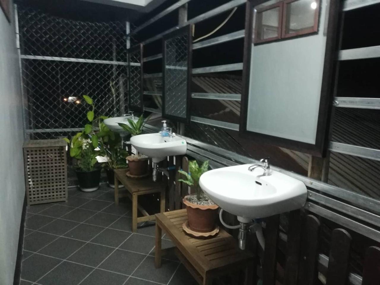 Thakhek Travel Lodge Экстерьер фото